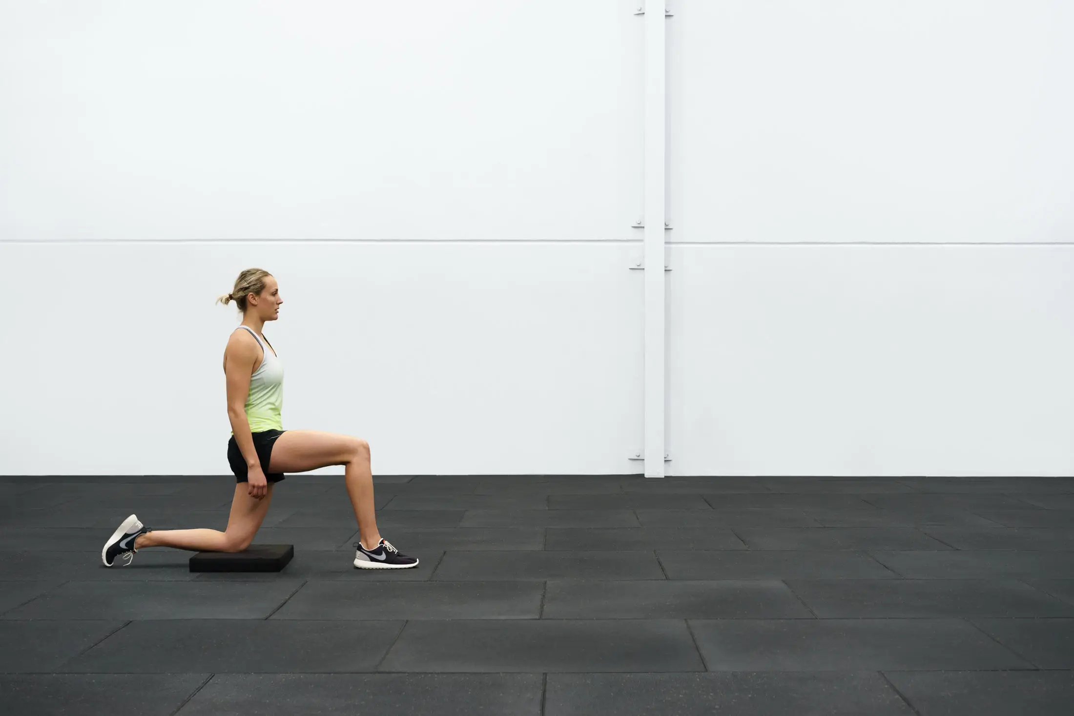 Stretching for athletes: Kneeling hip flexor stretch